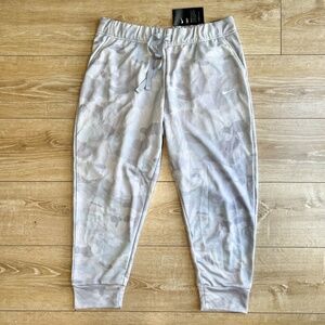 NWT Nike CD5414-012 Women's Sportswear Dri-Fit 7/8 Jogger Pants Grey Camo Size S